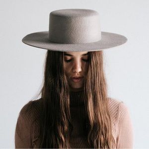 Gigi Pip Dahlia Boater in Light Grey